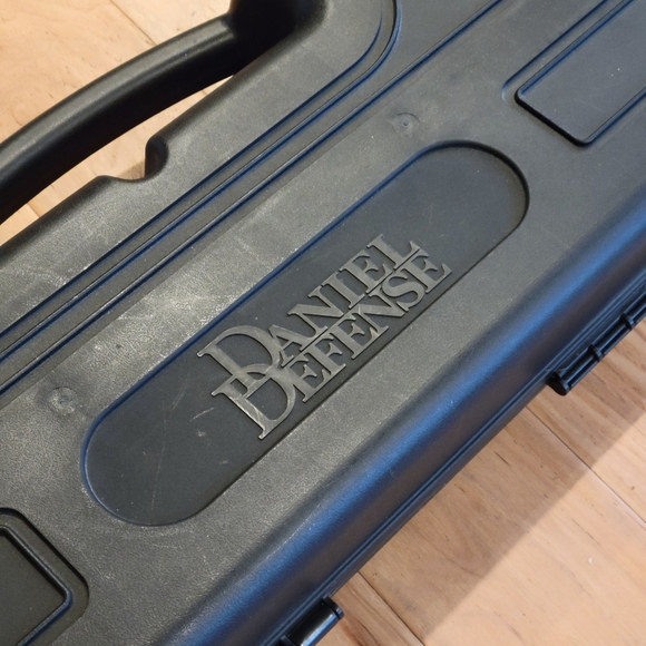 Daniel Defense Factory Hard Rifle Case With Dual Padding - Picture 4 of 11